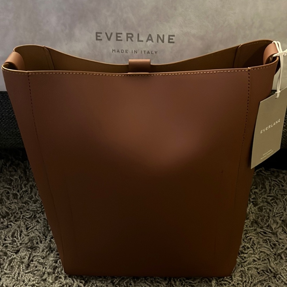 COPY - Everlane- The Italian Leather Studio Bag Cognac